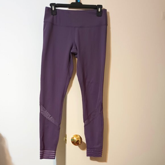 EUC ~ Yogalicious' Violet Colored Ultra Soft Lightweight Leggings (Size:  Med.) - Picture 1 of 5